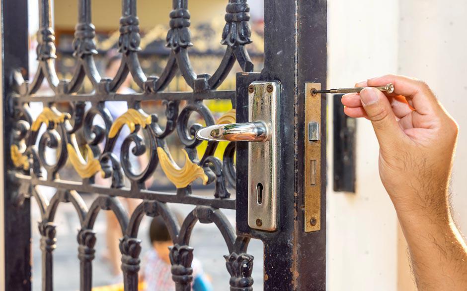 spécifiques serrure porte blindee Charenton-le-Pont